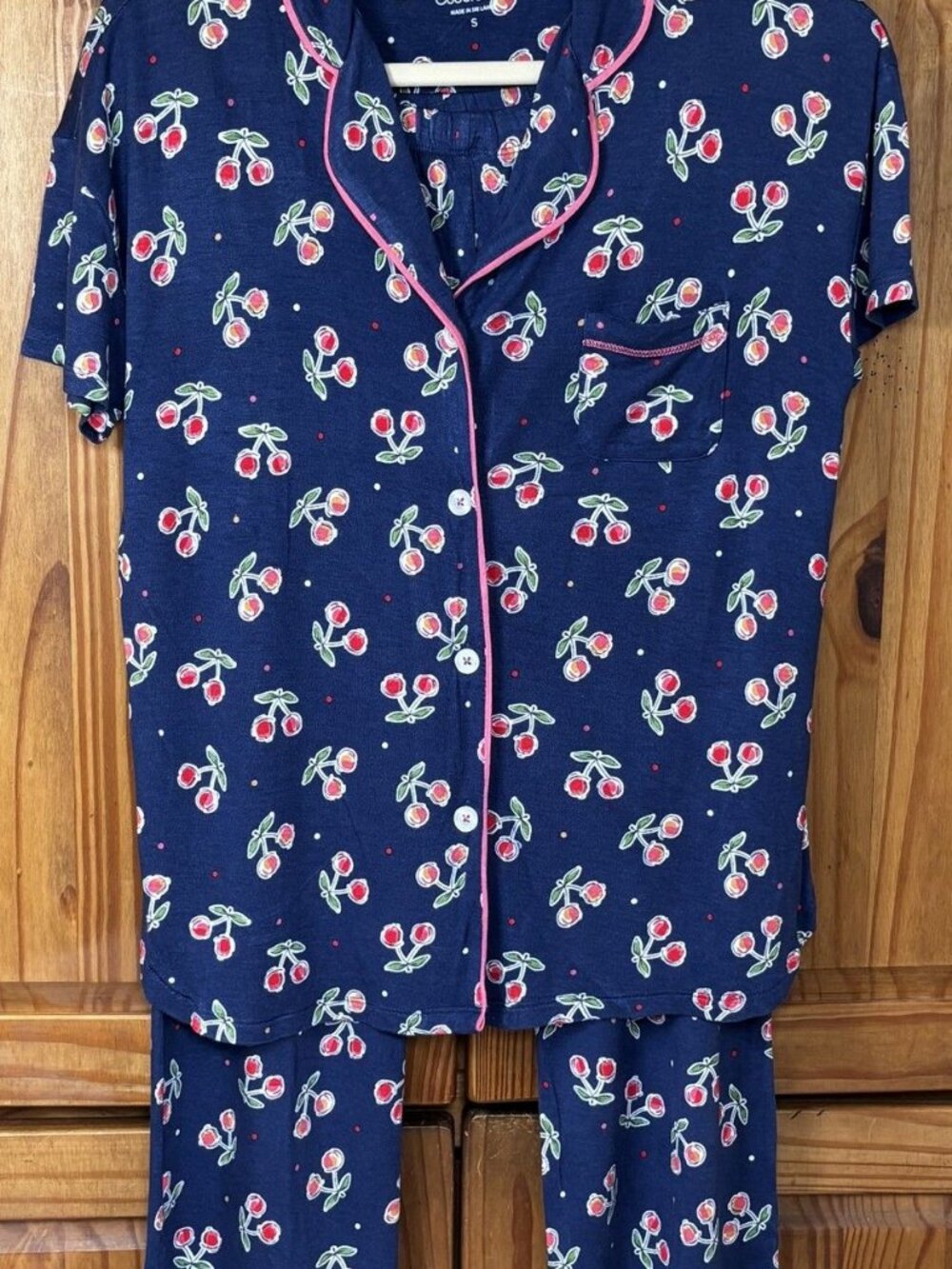 Cuddl Duds Women's S Navy Cherry Print Pajama Set Short Sleeve Top Cropped Pants